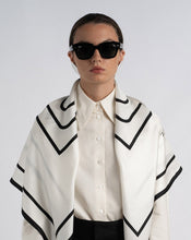 Cargar imagen en el visor de la galería, Pañuelo de Seda 'The Sealk'