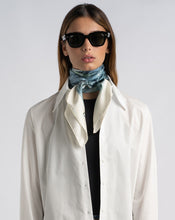 Cargar imagen en el visor de la galería, Pañuelo de Seda 'TRAFALGAR'