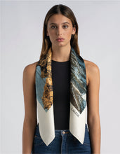 Cargar imagen en el visor de la galería, Pañuelo de seda 'Sea and Earth"

