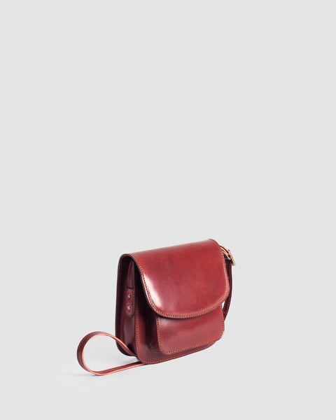 Small Cognac-colored natural leather bag.