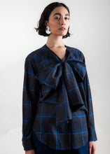 Cargar imagen en el visor de la galería, Camisa estampada cuadros azul
