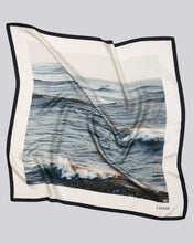 Cargar imagen en el visor de la galería, Pañuelo de seda &#39;THE OCEAN&#39;
