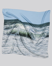Cargar imagen en el visor de la galería, Pañuelo de Seda &#39;The Waves&#39;
